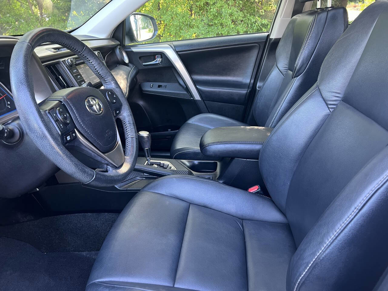 Used 2015 Toyota RAV4 Limited w/ Technology Package image 8