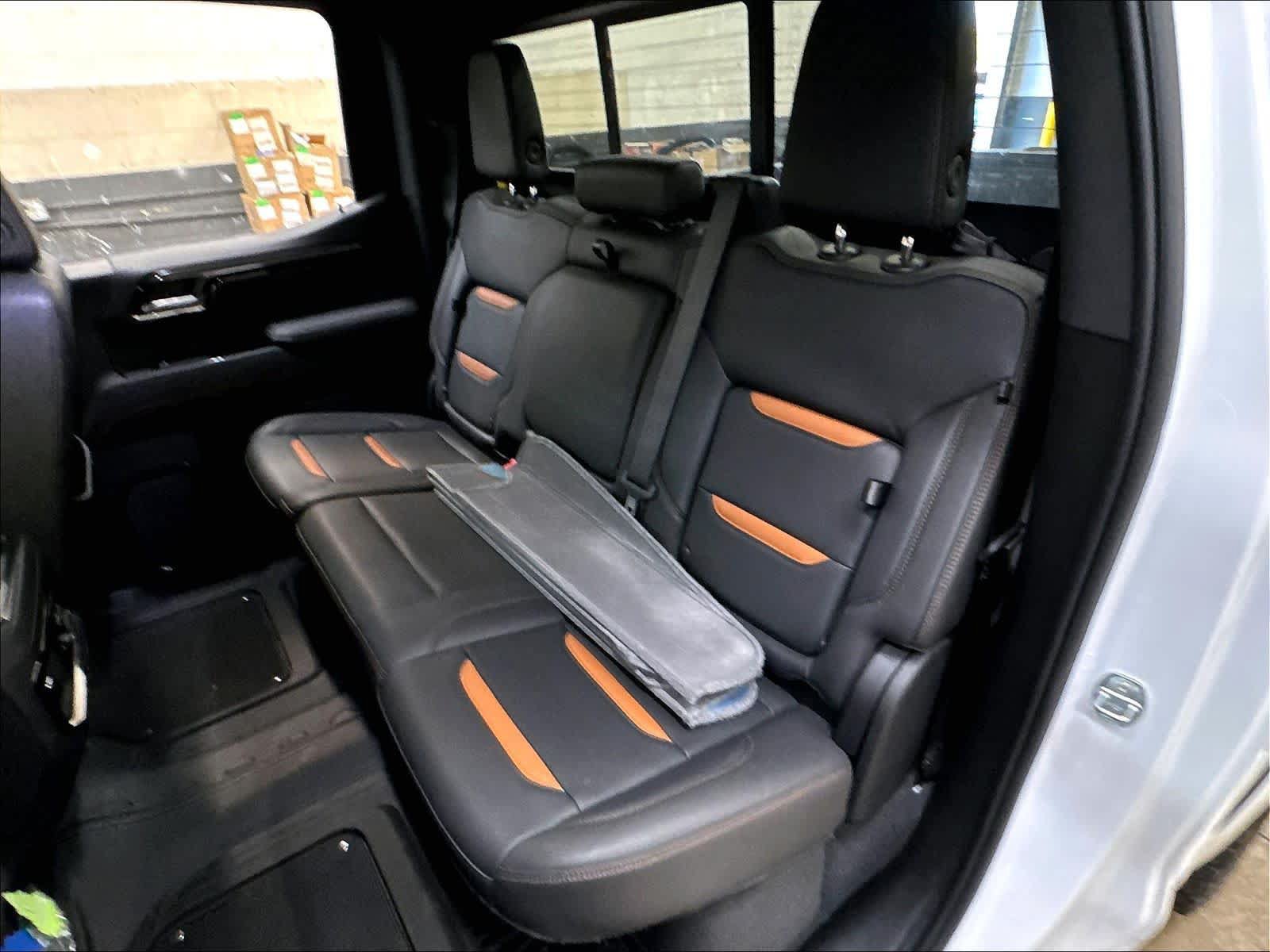 Used 2023 GMC Sierra 1500 AT4 w/ AT4 Premium Package AWD/4WD image 29