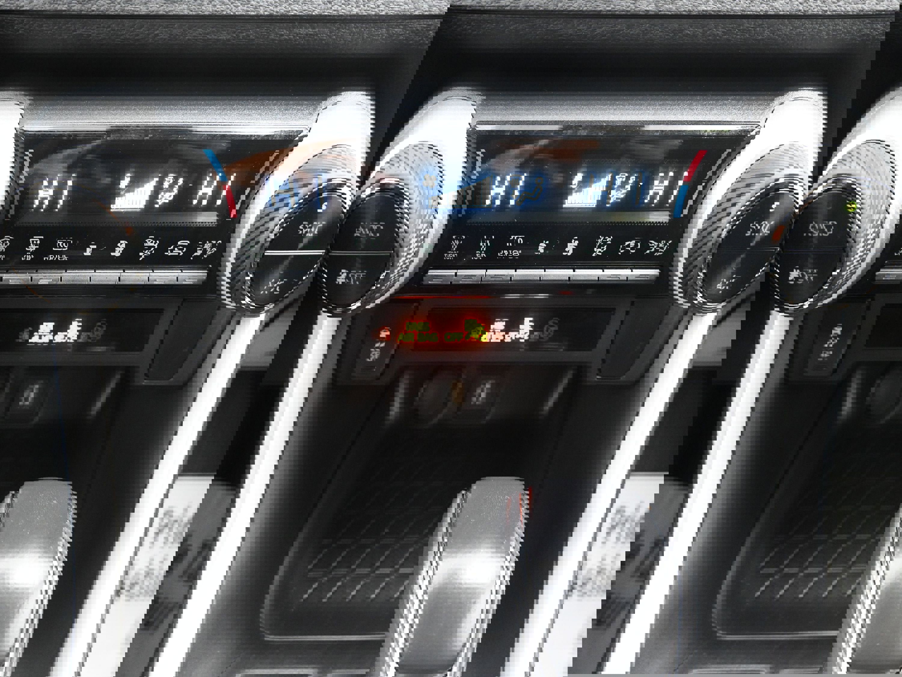 Used 2023 Toyota RAV4 SE image 15