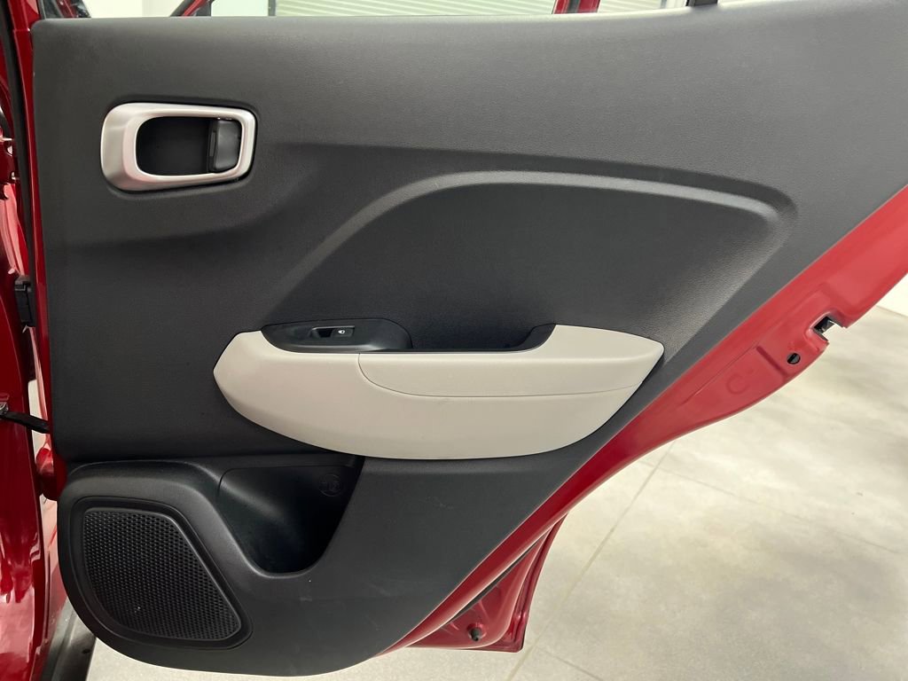 Used 2025 Hyundai Venue SEL image 19