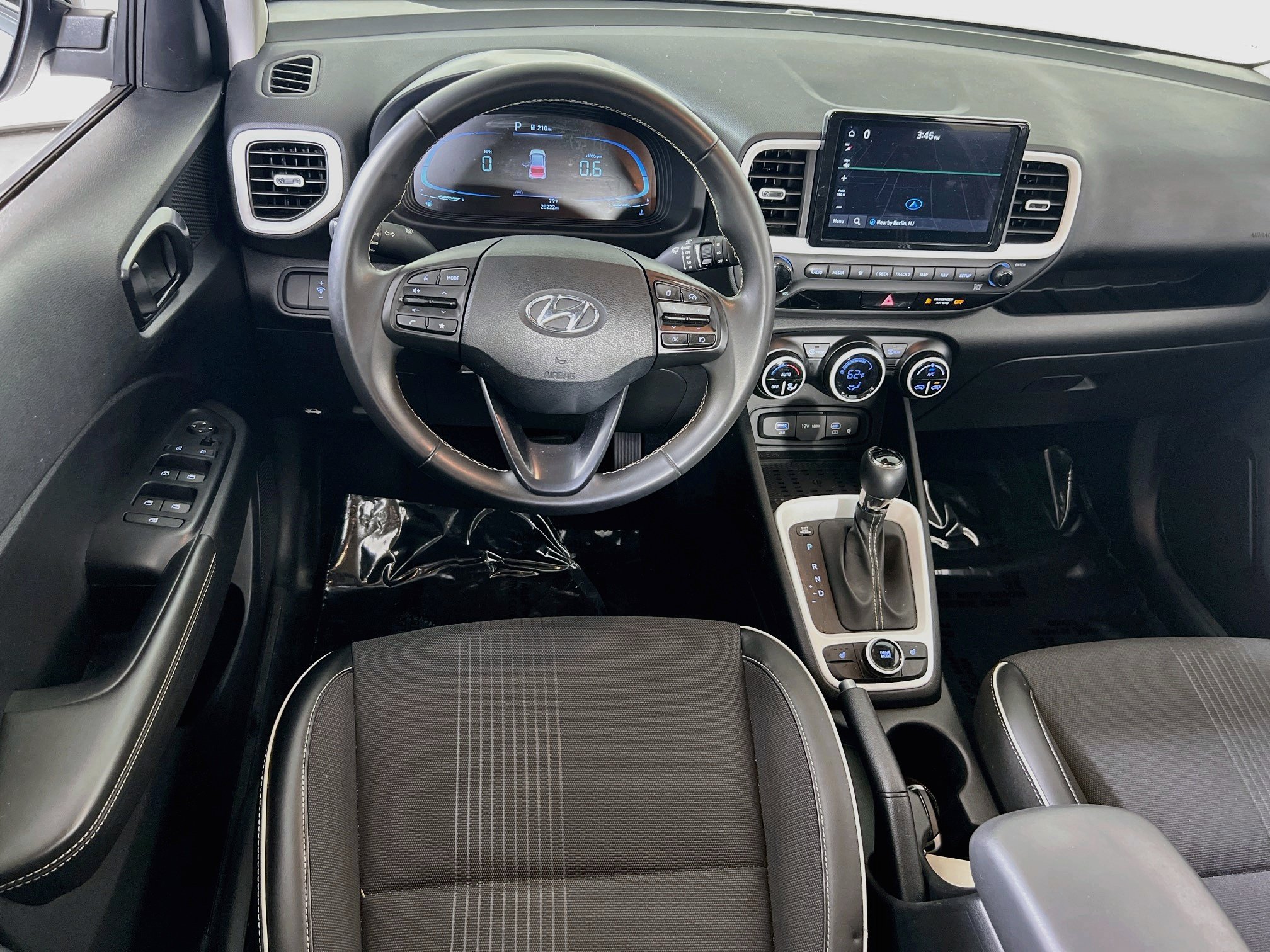 Used 2023 Hyundai Venue Limited FWD image 22