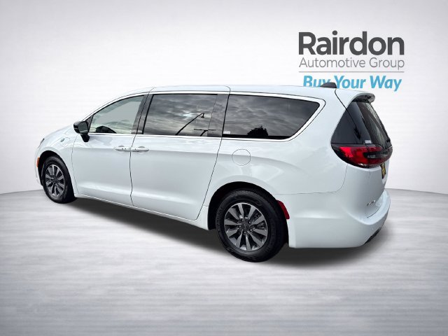 Used 2024 Chrysler Pacifica Limited FWD image 5