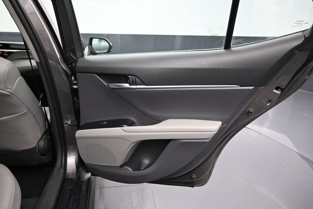 Used 2020 Toyota Camry SE FWD image 37