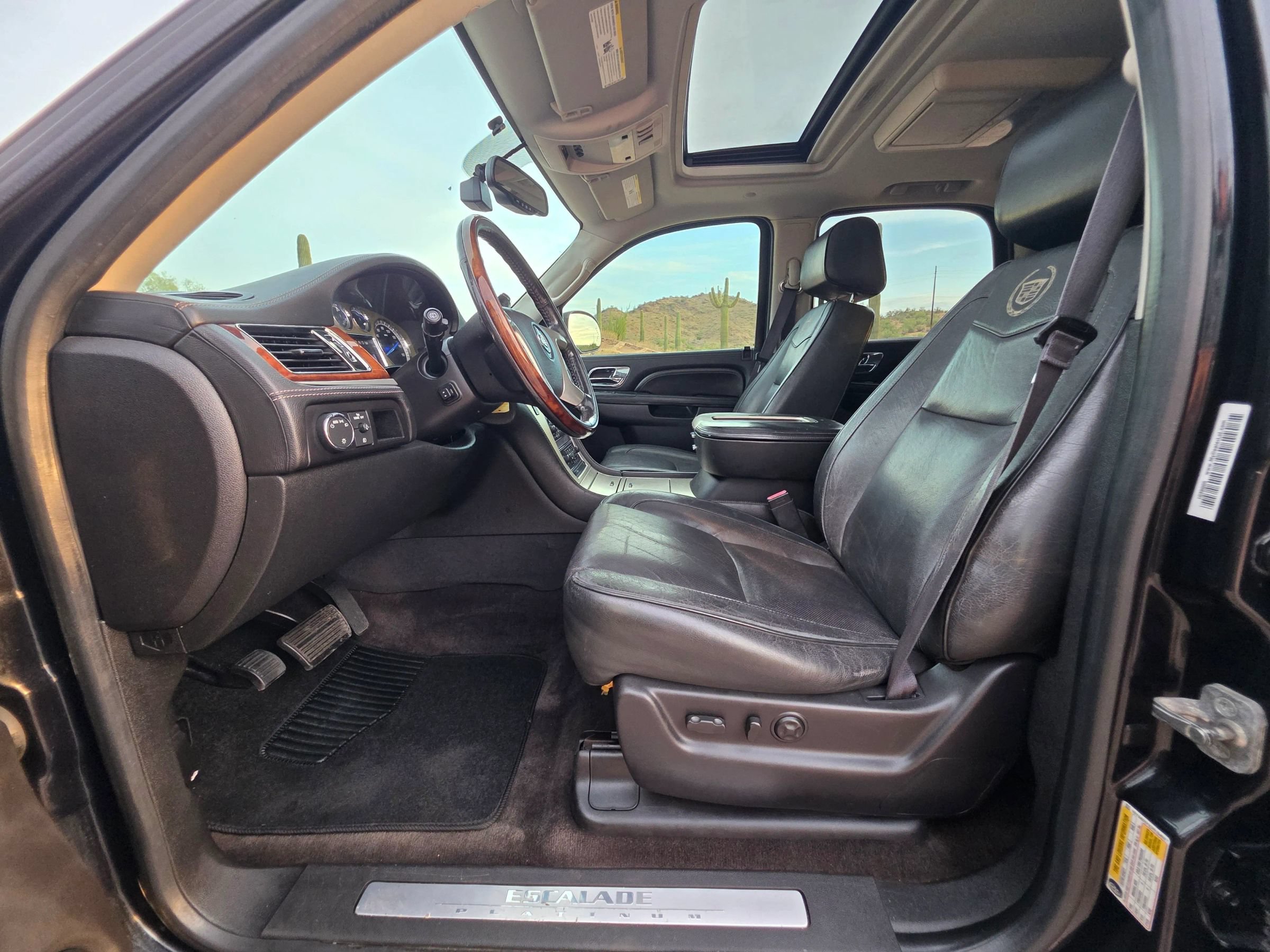 Used 2013 Cadillac Escalade Platinum AWD/4WD image 8