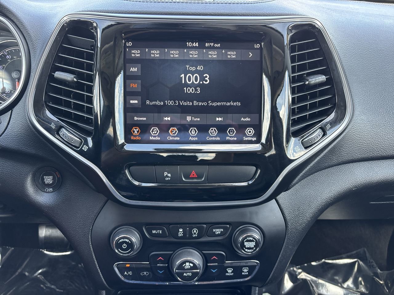 Used 2019 Jeep Cherokee Limited FWD image 20