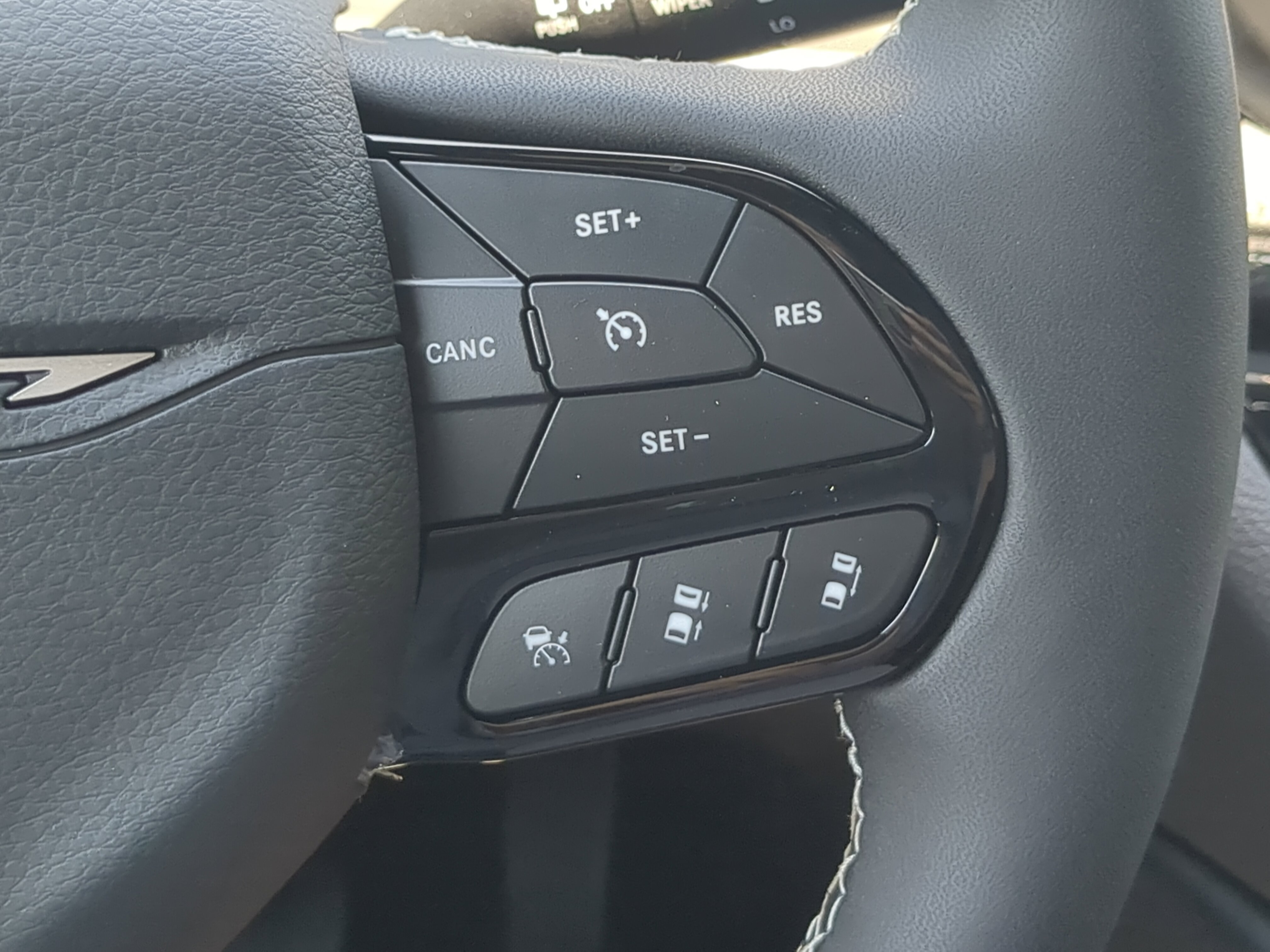 New 2027 Chrysler Pacifica Limited FWD image 25