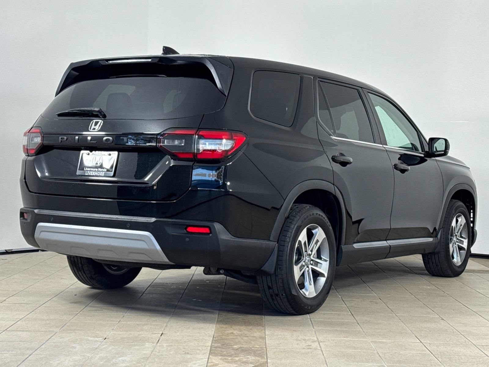 Used 2025 Honda Pilot EX-L image 6