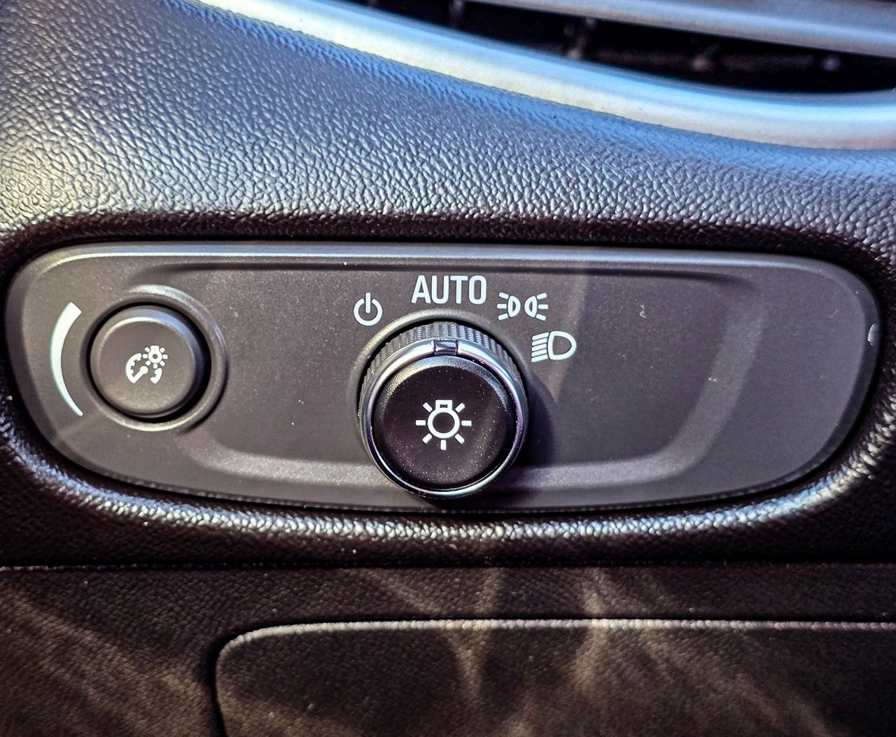 Certified 2024 Chevrolet Malibu LT image 29