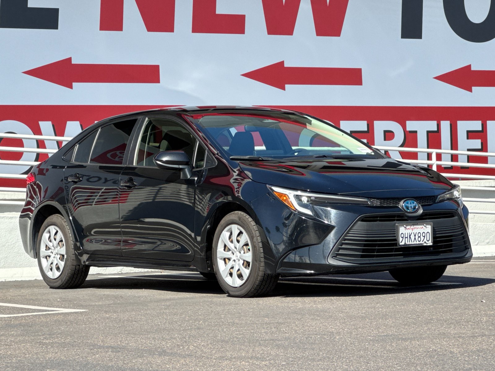 Used 2023 Toyota Corolla LE FWD image 8