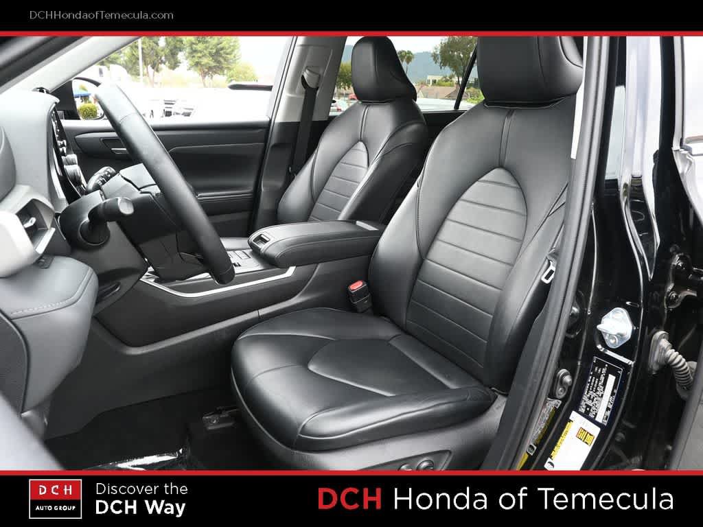Used 2021 Toyota Highlander XLE FWD image 18