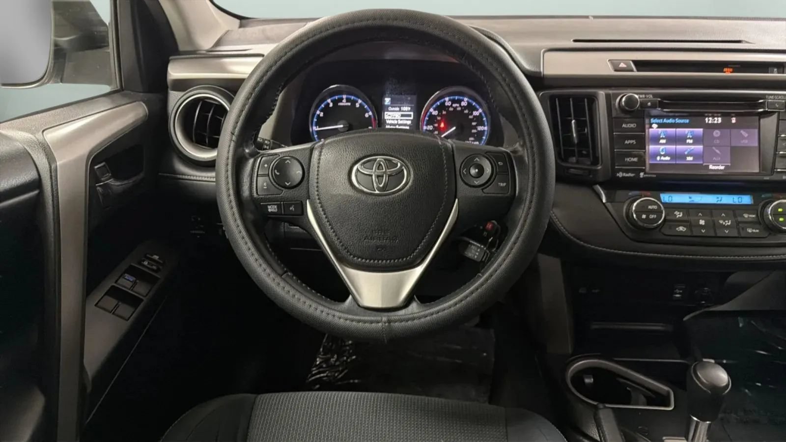 Used 2016 Toyota RAV4 XLE AWD/4WD image 13