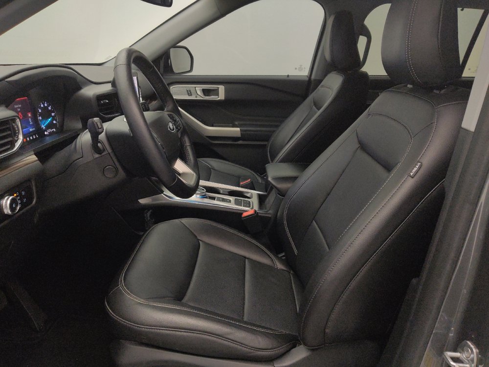 Used 2023 Ford Explorer Limited w/ Equipment Group 301A RWD image 17