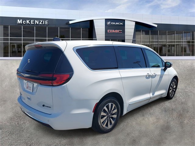 Used 2023 Chrysler Pacifica Limited image 4