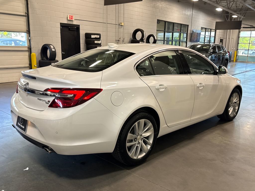 Used 2017 Buick Regal Premium w/ Driver Confidence Package #2 AWD/4WD image 4