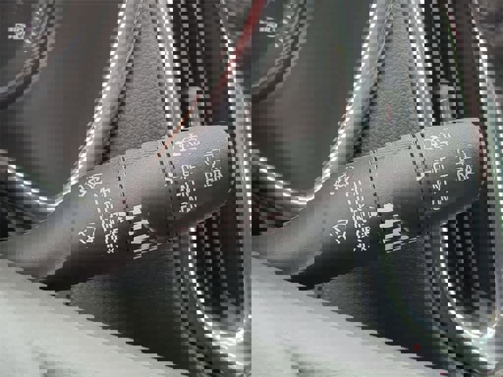 Used 2019 Chevrolet Equinox LT w/ Driver Convenience Package image 24