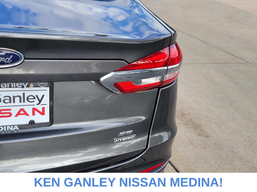 Used 2020 Ford Fusion SE FWD image 15
