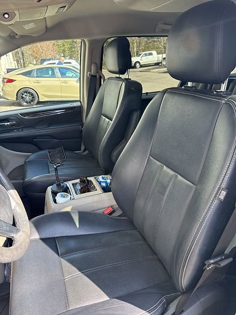 Used 2012 Chrysler Town & Country Touring-L w/ Entertainment Group #2 image 7