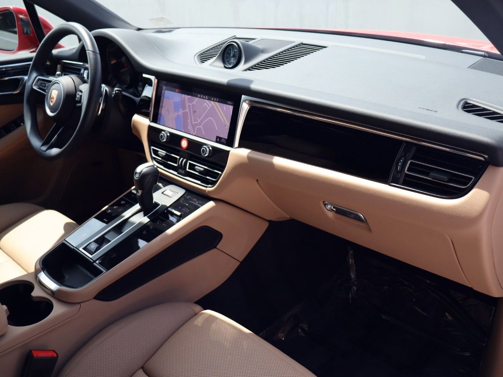 Certified 2025 Porsche Macan image 25