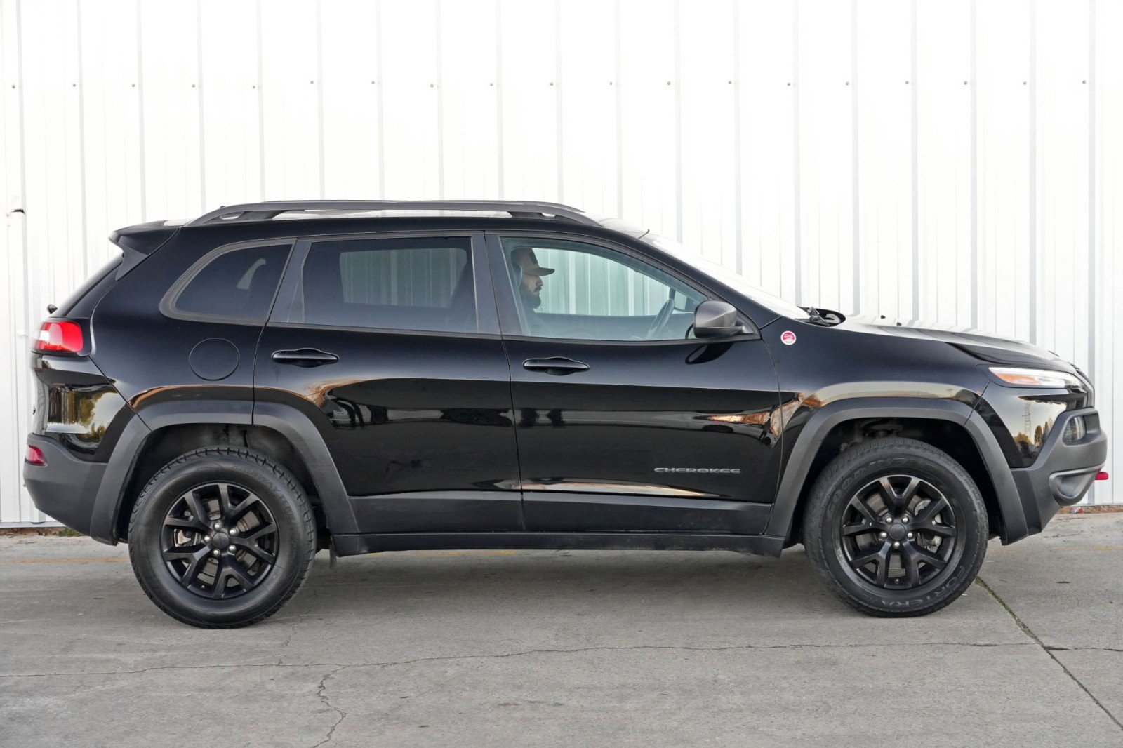 Used 2017 Jeep Cherokee Trailhawk w/ Cold Weather Group image 49