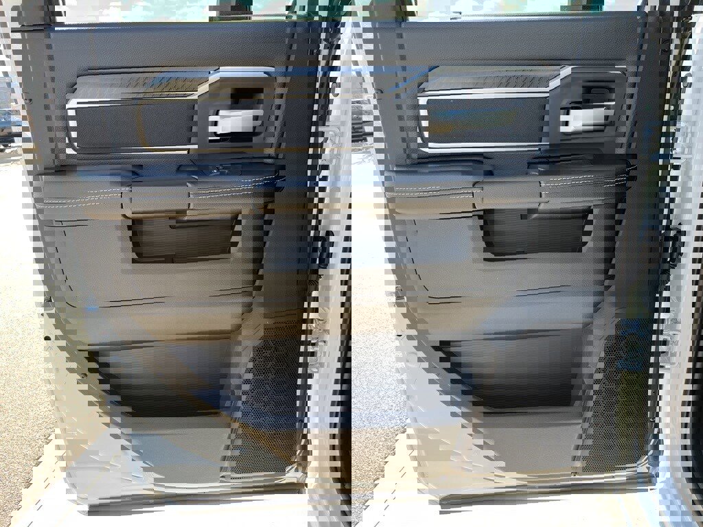 New 2026 RAM 4500 4x4 Crew Cab DRW image 14