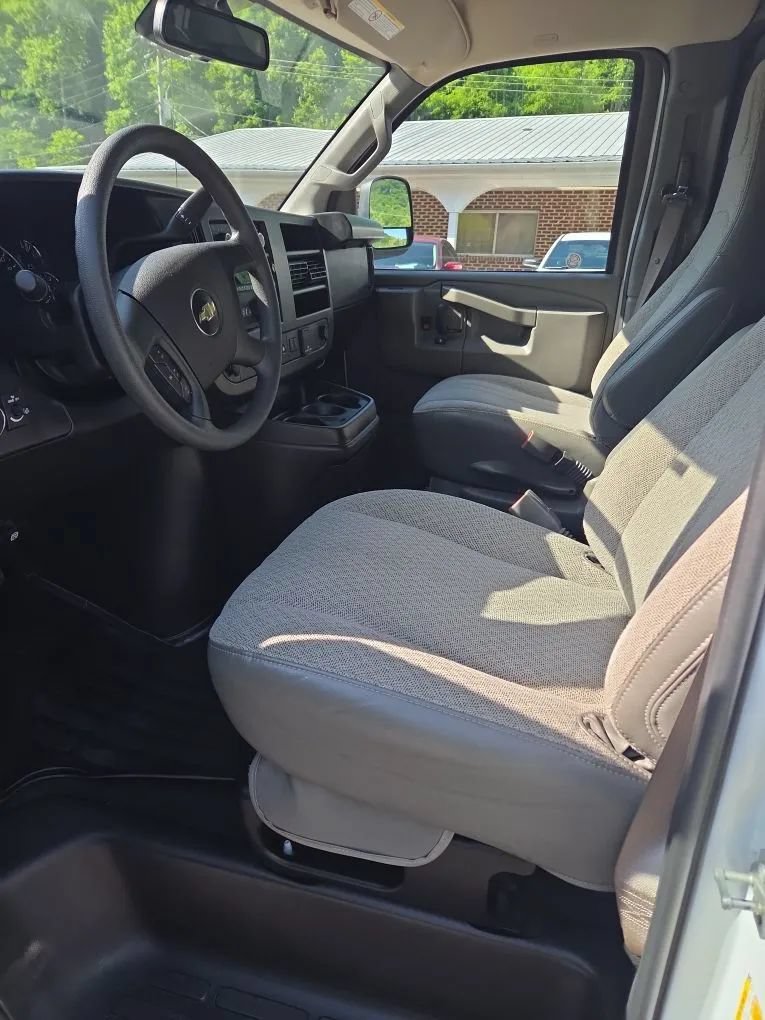 Used 2023 Chevrolet Express 3500 LT w/ LT Preferred Equipment Group RWD image 5