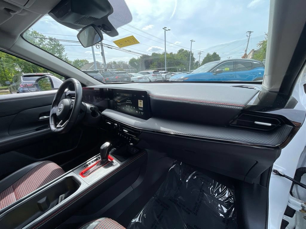 Used 2025 Nissan Kicks SR AWD/4WD image 13
