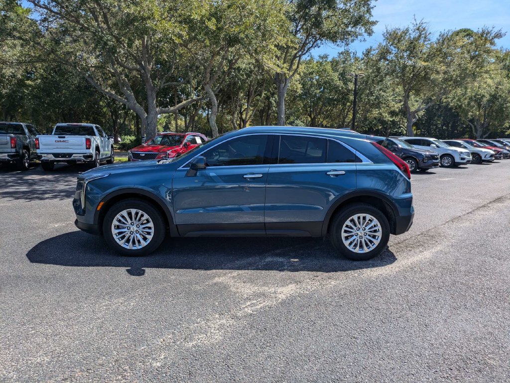 Certified 2024 Cadillac XT4 Luxury w/ Cold Weather Package FWD image 7
