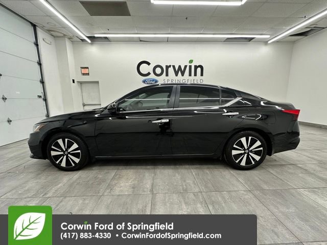 Used 2021 Nissan Altima 2.5 SV w/ SV Premium Package image 2