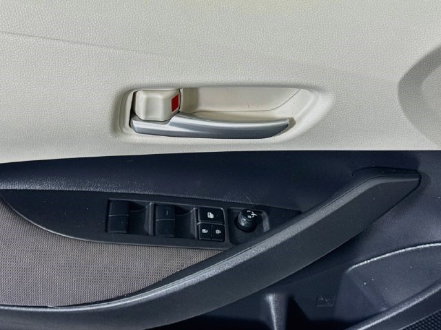 Used 2020 Toyota Corolla LE FWD image 22
