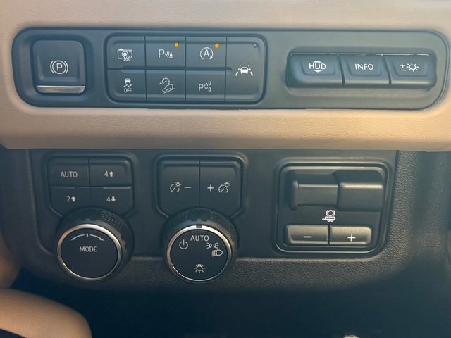 Used 2024 Chevrolet Suburban Premier w/ Advanced Technology Package image 6