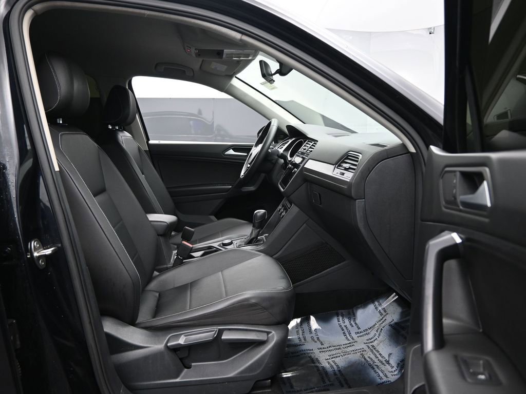 Used 2021 Volkswagen Tiguan SE AWD/4WD image 32