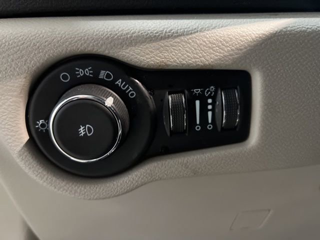 Used 2022 Chrysler Pacifica Touring-L image 24