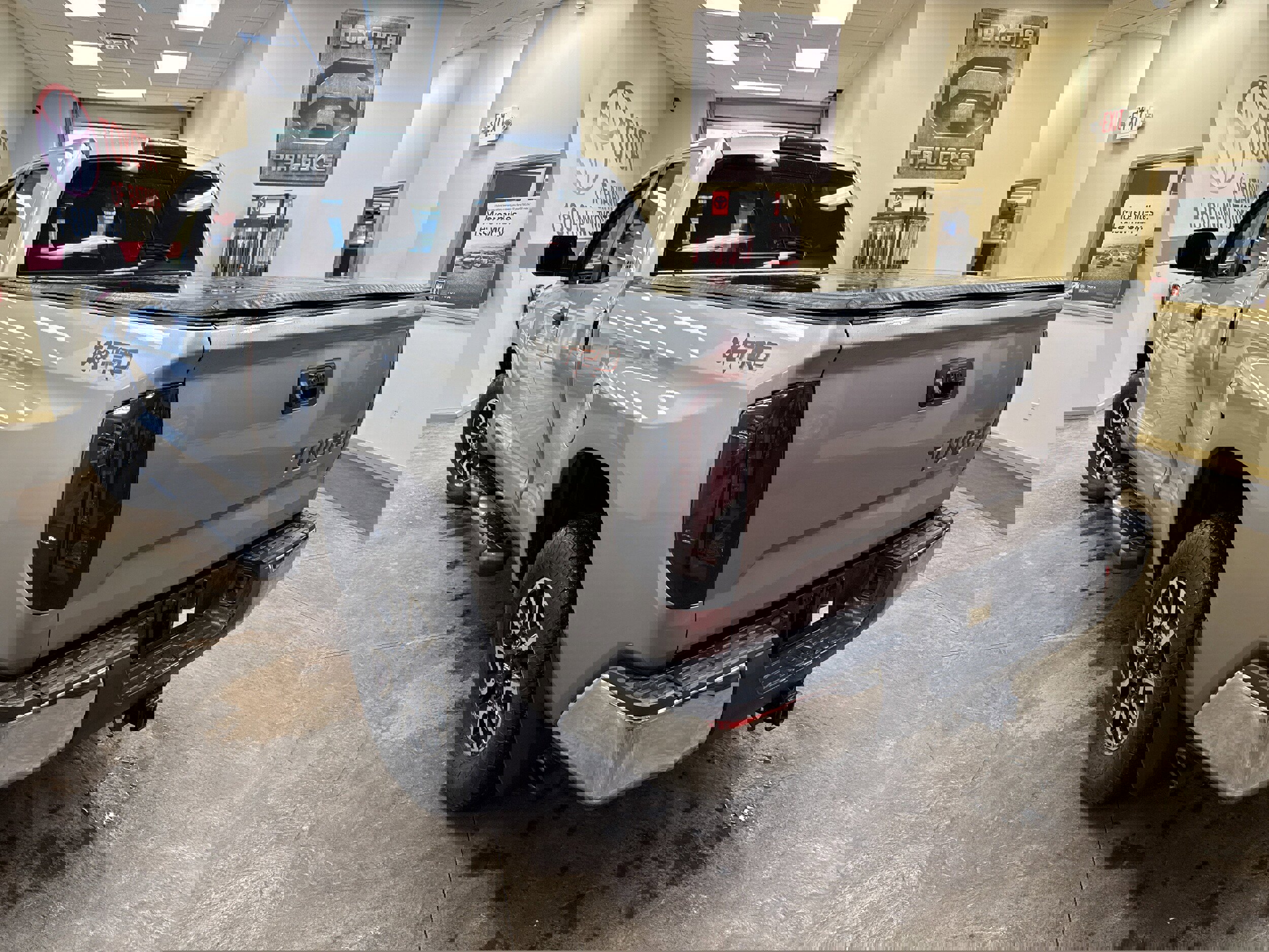 Used 2015 Toyota Tundra SR5 w/ TRD Off Road Package image 9