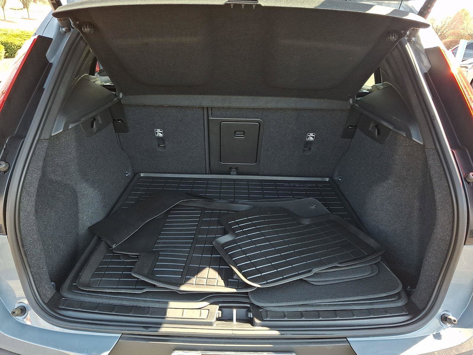 Certified 2023 Volvo XC40 B5 Core w/ Convenience Package image 28