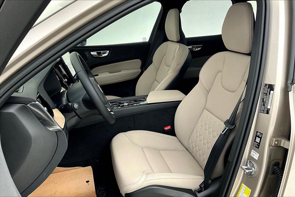 New 2026 Volvo XC60 B5 Plus w/ Protection Package Premier AWD/4WD image 23
