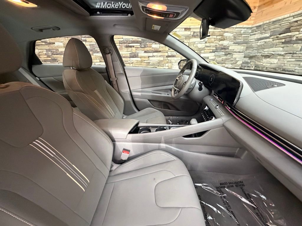 Used 2024 Hyundai Elantra SEL w/ Convenience Package image 14