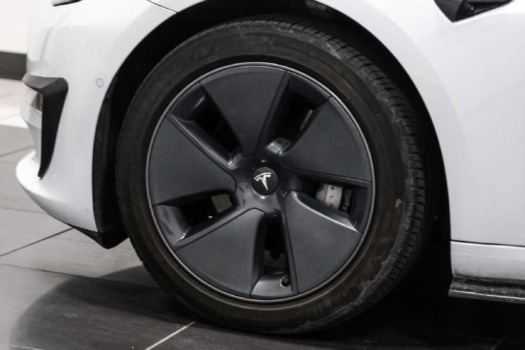 Used 2022 Tesla Model 3 Long Range AWD/4WD image 65