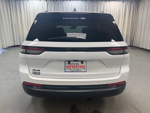 Used 2025 Jeep Grand Cherokee Altitude AWD/4WD image 5