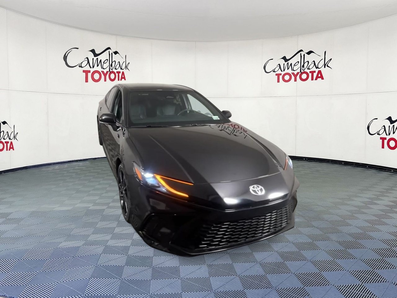 Used 2025 Toyota Camry XSE FWD image 4