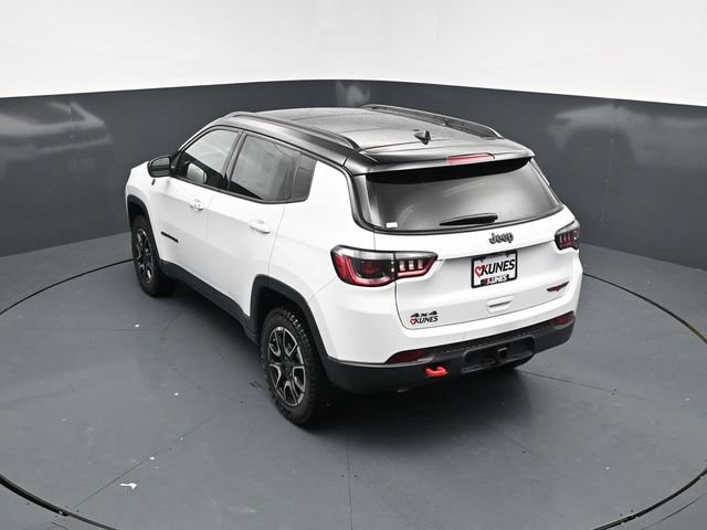 New 2026 Jeep Compass Trailhawk w/ Sun, Sound & Navigation Group AWD/4WD image 50