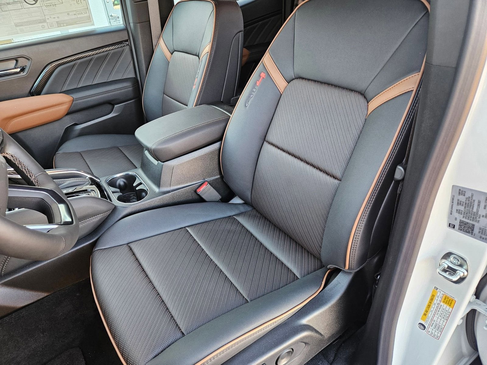 New 2026 GMC Canyon AT4 w/ AT4 Premium Package AWD/4WD image 23