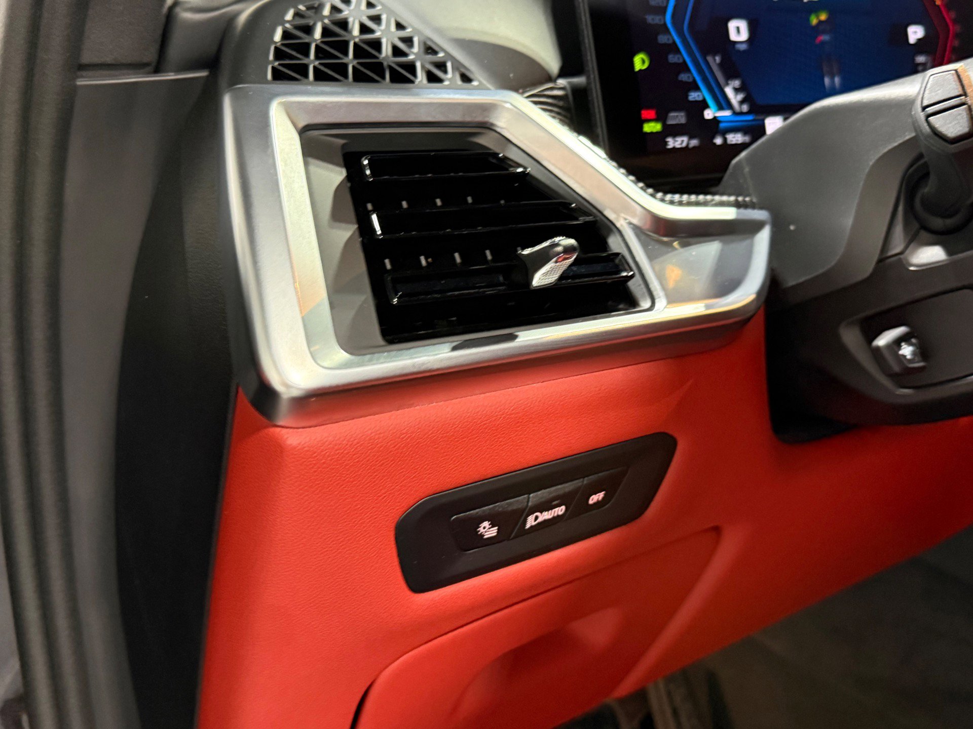 Used 2025 BMW X5 M Competition w/ Executive Package image 30