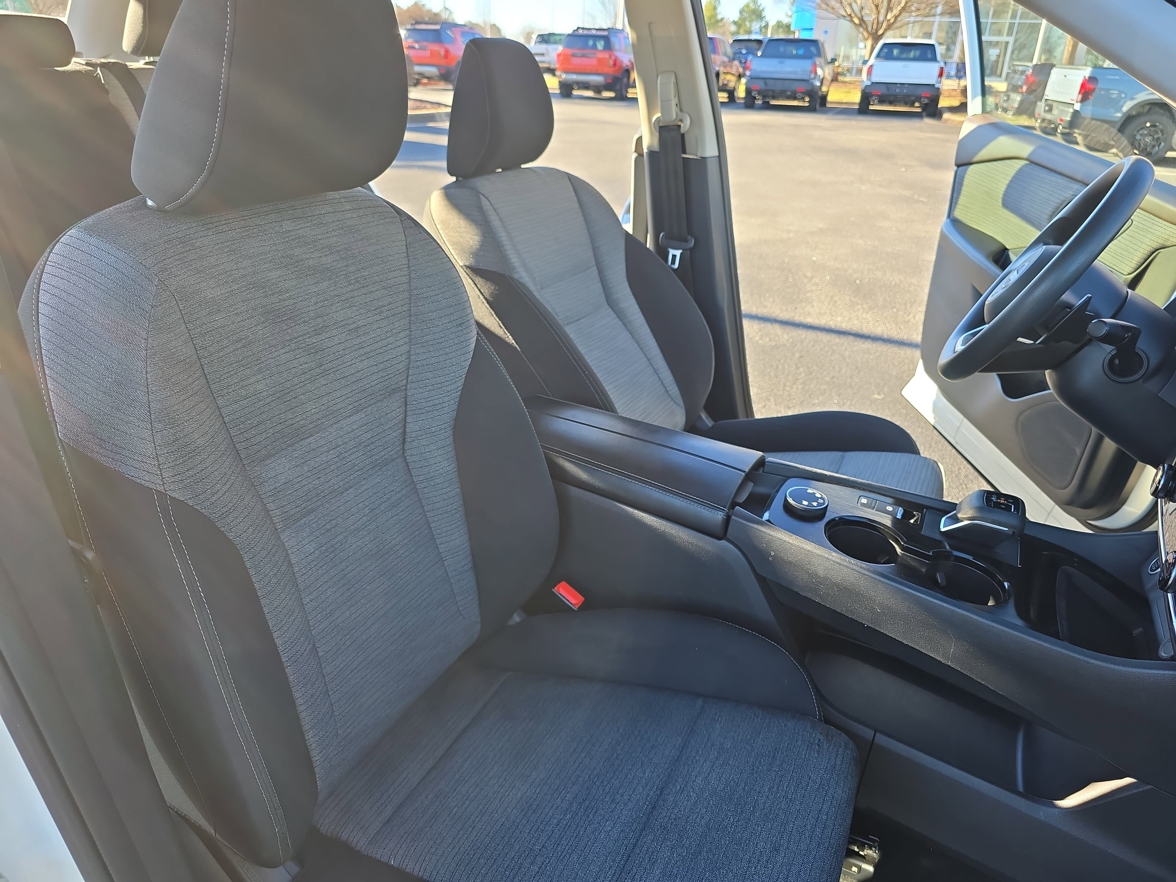 Used 2023 Nissan Rogue SV image 10