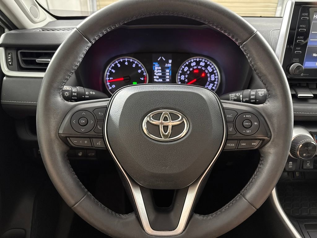 Used 2020 Toyota RAV4 XLE Premium image 12