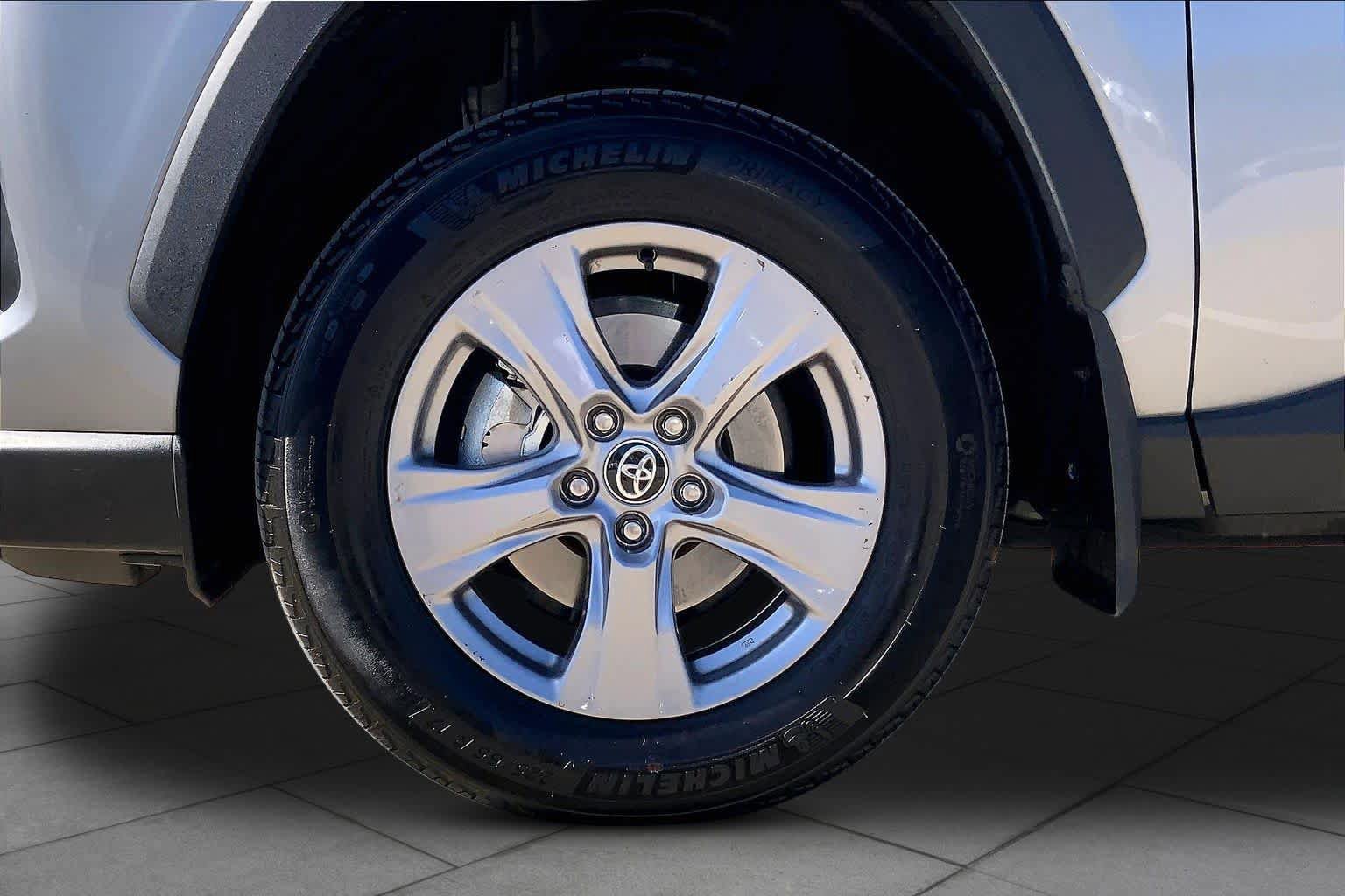 Used 2025 Toyota RAV4 XLE w/ Convenience Package FWD image 11
