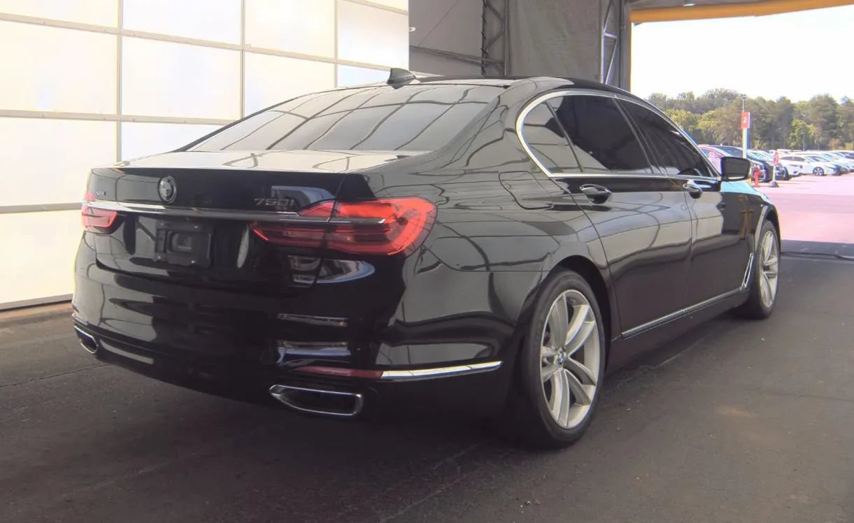 Used 2019 BMW 750i xDrive w/ Luxury Rear Seating Package AWD/4WD image 4