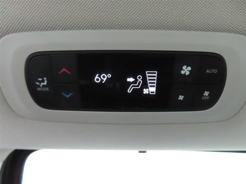 Used 2023 Chrysler Pacifica Touring-L FWD image 31
