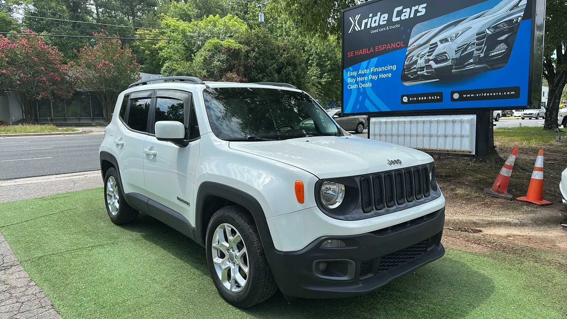 Used 2016 Jeep Renegade Latitude w/ Safety & Security Group FWD image 1