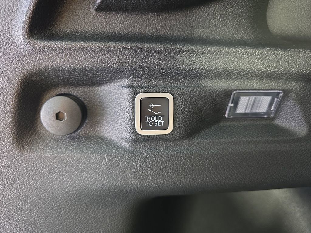 Used 2025 Jeep Grand Cherokee L Limited RWD image 33