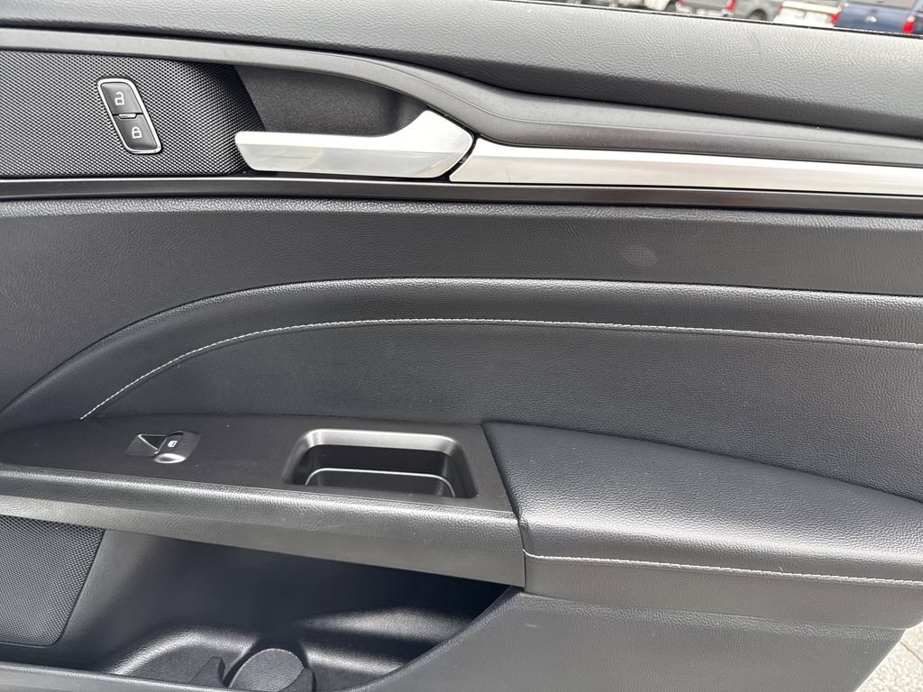 Used 2019 Ford Fusion Energi Titanium FWD image 14